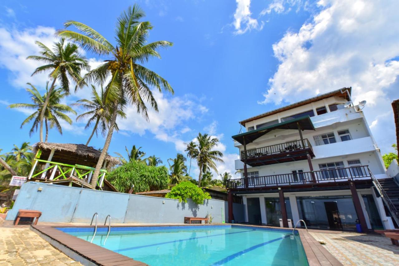 Lucky Seven Beach Resort Hikkaduwa Exterior photo