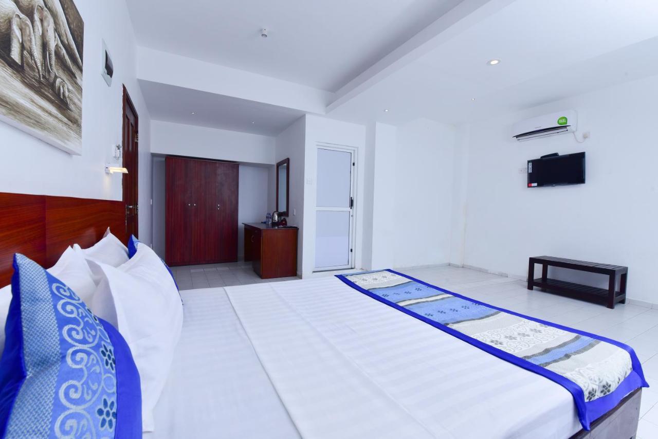 Lucky Seven Beach Resort Hikkaduwa Exterior photo