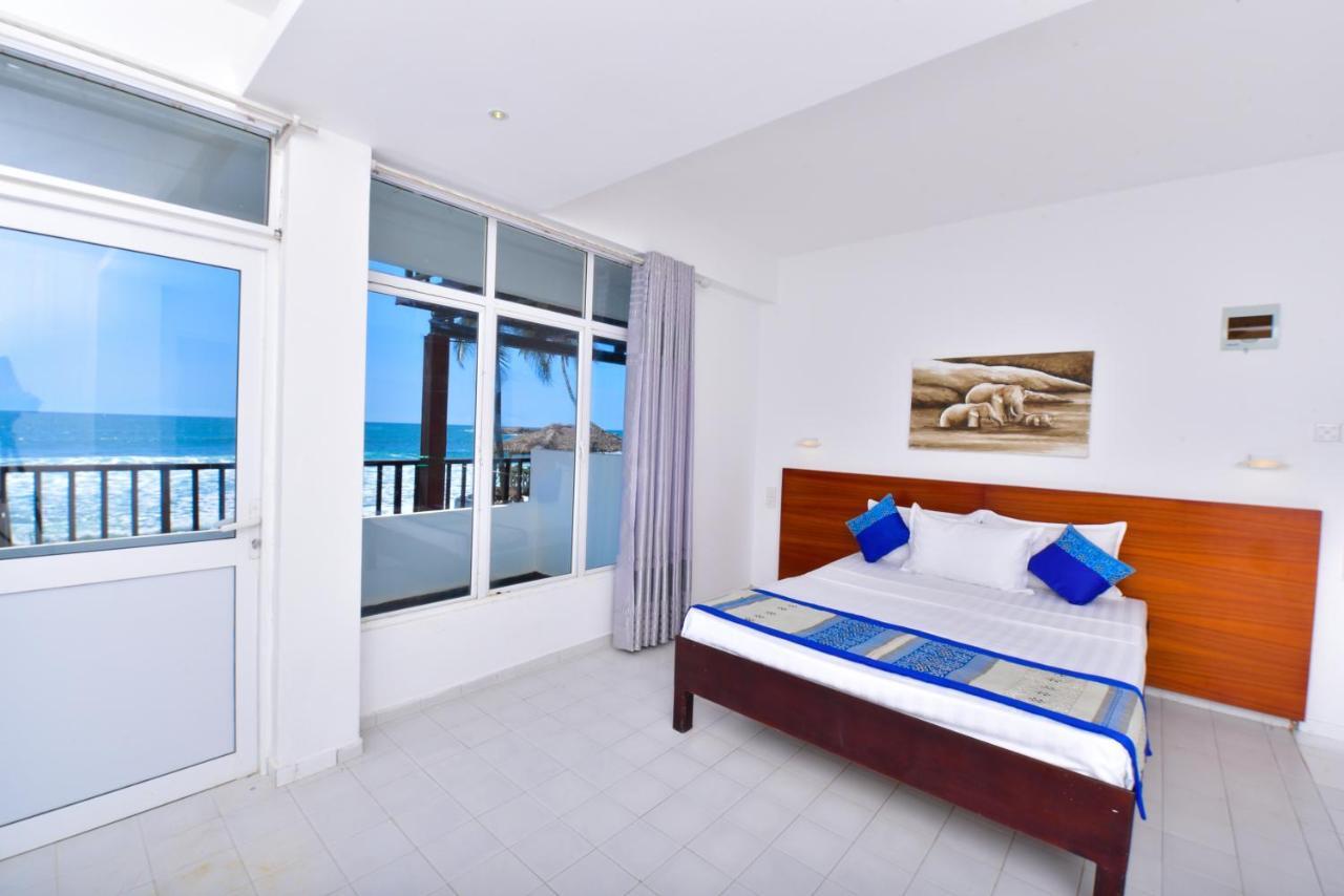 Lucky Seven Beach Resort Hikkaduwa Exterior photo