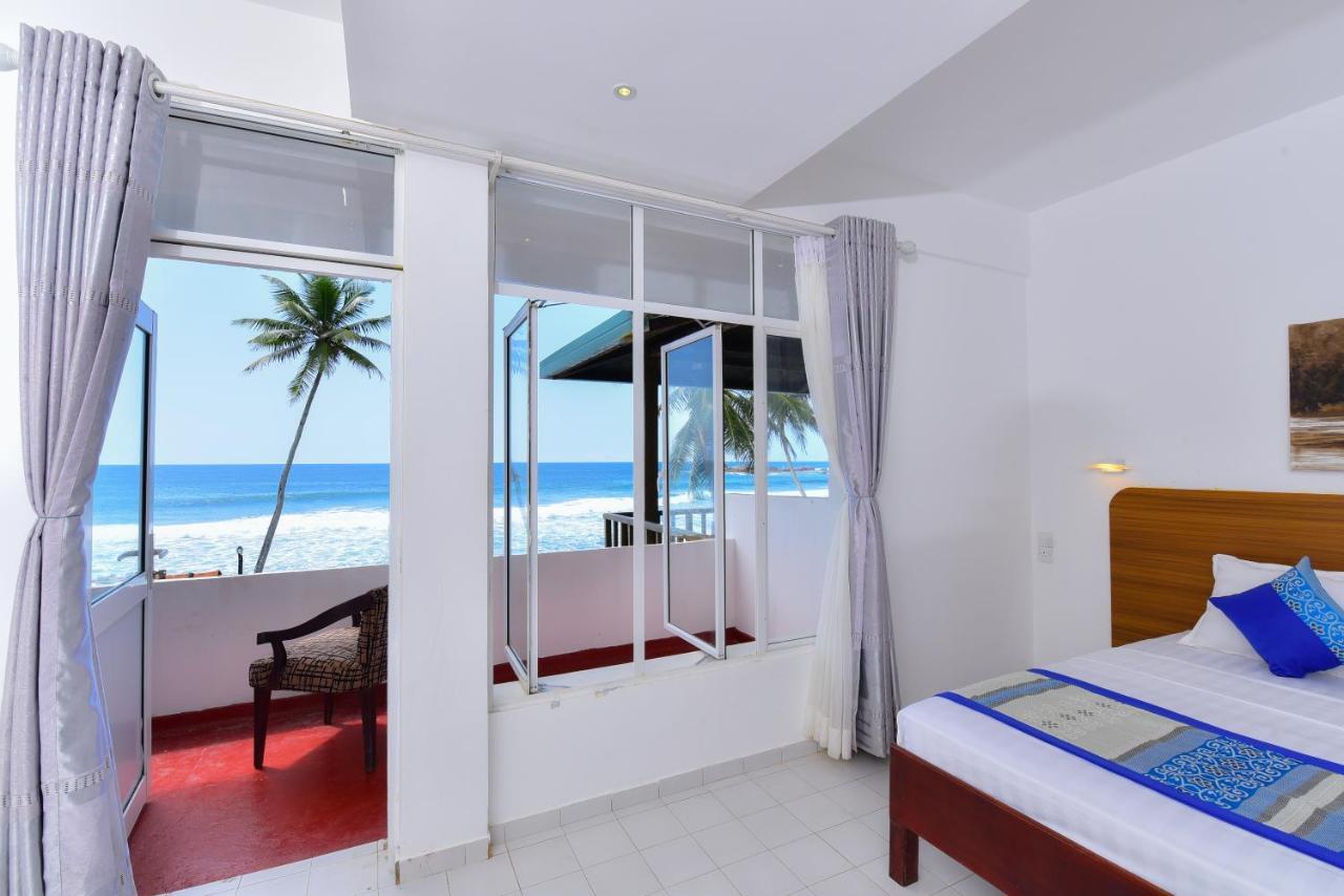 Lucky Seven Beach Resort Hikkaduwa Exterior photo