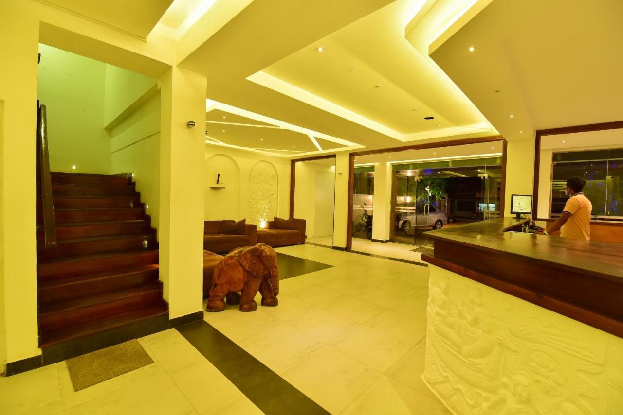 Lucky Seven Beach Resort Hikkaduwa Exterior photo