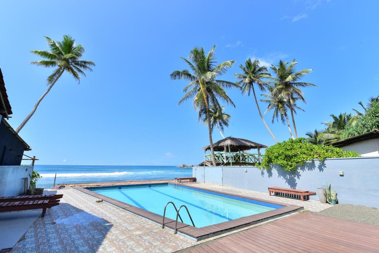 Lucky Seven Beach Resort Hikkaduwa Exterior photo